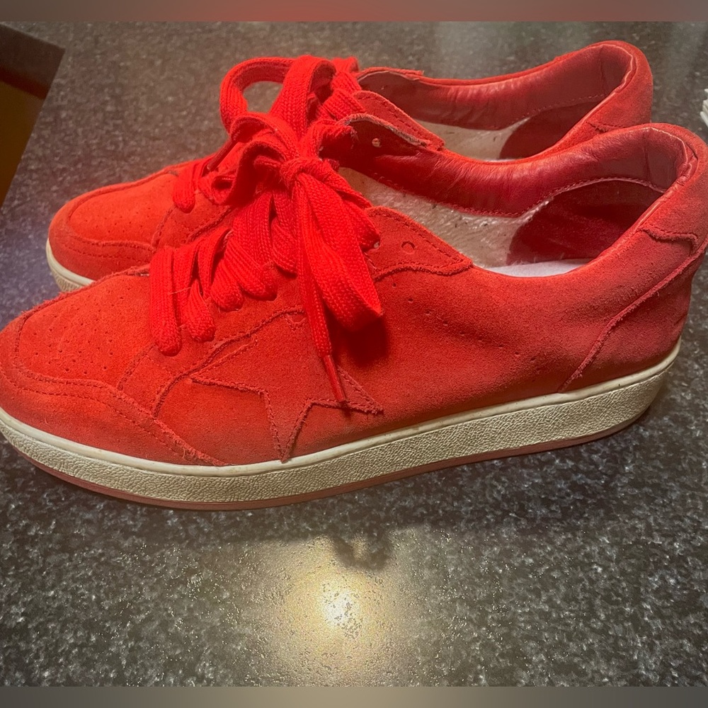 Red Golden Gooses